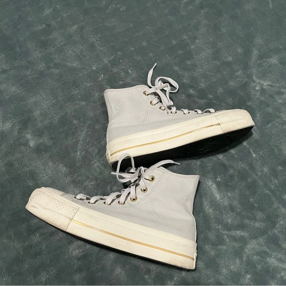 Converse stylish white